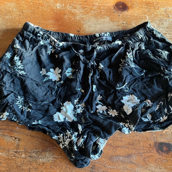 Brandy Melville Shorts - Picture 1 of 3